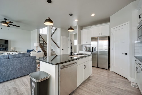 Family-friendly Townhome ~ 2 Mi to Windsor Lake!