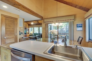 House (3 Bedrooms) | Interior - Wintergreen Home w/ Hot Tub, Deck & Mountain Views (Nellysford)