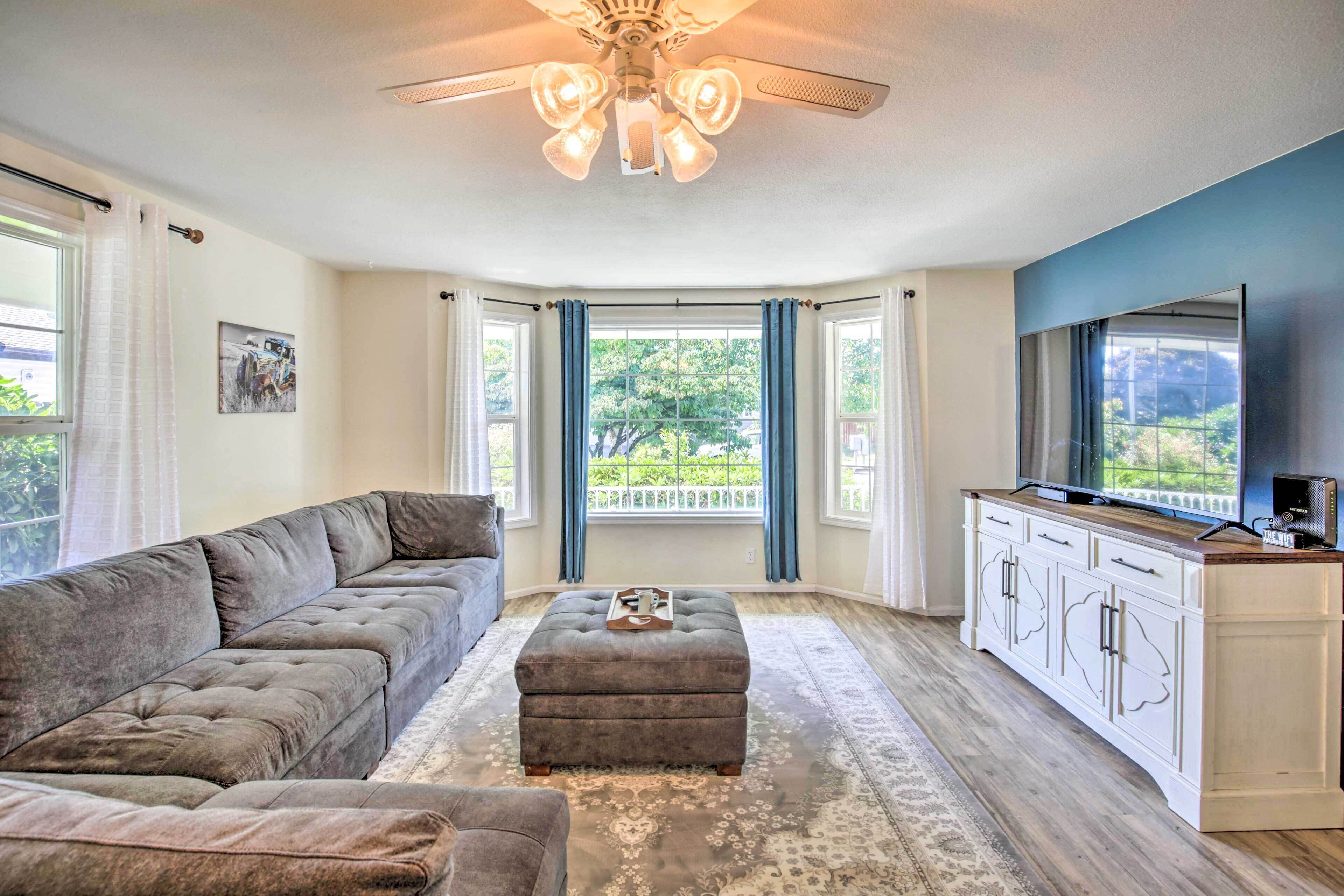 House (3 Bedrooms) | Living area