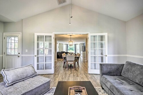 Charming Eugene Home w/ Fire Pit: 8 Mi to UO!