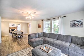 Interior - Charming Eugene Home w/ Fire Pit: 8 Mi to UO! (Eugene)