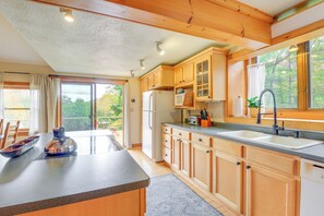 House (4 Bedrooms) | Interior - Storybook Stratton House: 3 Mi to Mount Snow! (West Wardsboro)