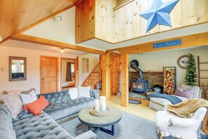 House (4 Bedrooms) | Interior - Storybook Stratton House: 3 Mi to Mount Snow! (West Wardsboro)