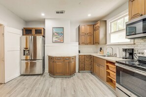 House (3 Bedrooms) | Interior - Quiet Jacksonville Retreat - 4 Miles to Downtown! (Jacksonville)