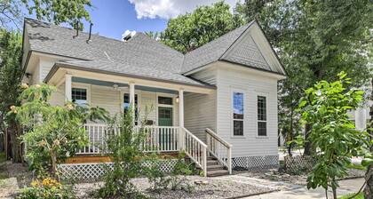Historic Houston Bungalow ~ 2 Mi to Downtown!
