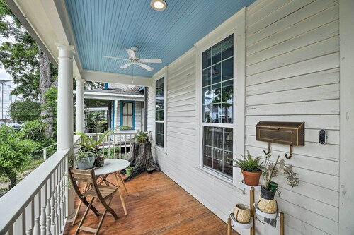 Historic Houston Bungalow ~ 2 Mi to Downtown!