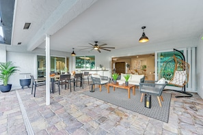 Outdoor dining - Upscale Naples Outdoor Getaway ~ 4 Miles to Beach (Naples)