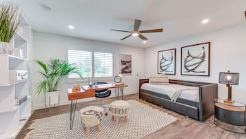 3 bedrooms, iron/ironing board, bed sheets