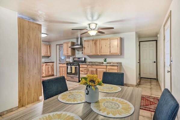 House (2 Bedrooms) | Interior