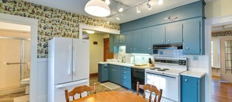 Charming Pet-friendly Vacation Rental w/ Backyard!