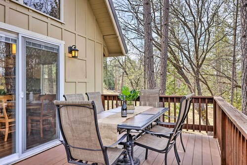 California Cabin w/ Lake Access: 28 Mi to Yosemite