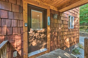 Interior - 2 Mi to Beech Mtn Resort: Cabin w/ Deck & Grill! (Banner Elk)