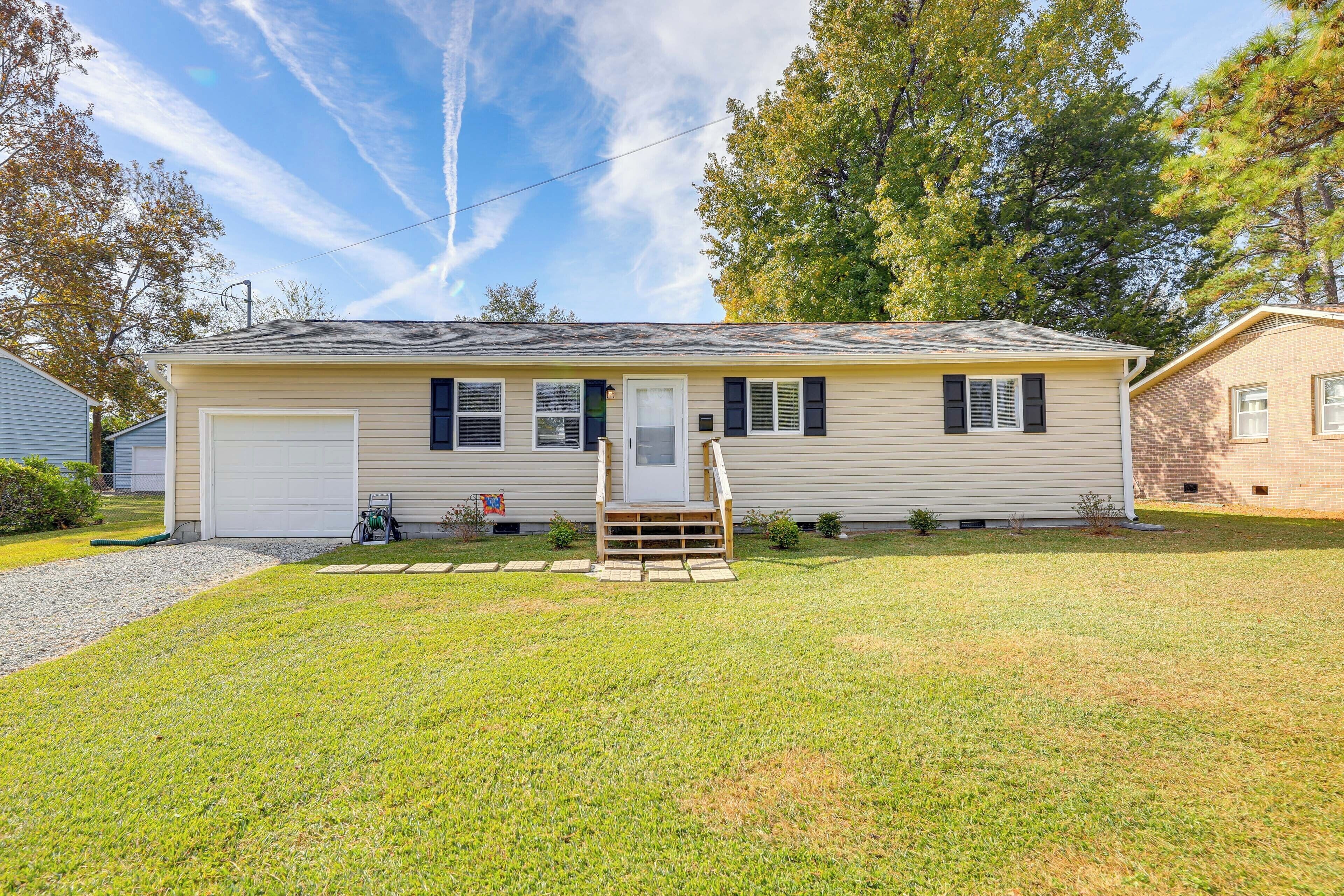 House (3 Bedrooms) | Exterior