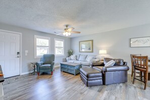 House (3 Bedrooms) | Interior - New Bern Abode w/ Yard ~ 2 Mi to Neuse River (New Bern)