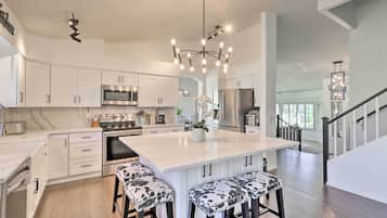 House (4 Bedrooms) | Front of property