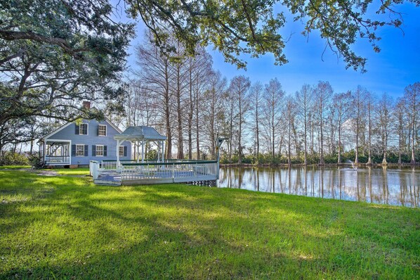 Cottage (2 Bedrooms) | Interior - Idyllic Houma Vacation Rental on Shared Pond! (Houma)
