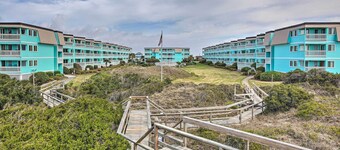 Beachfront Condo w/ Boardwalk & Pool Access!