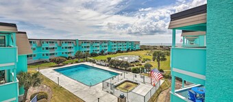 Beachfront Condo w/ Boardwalk & Pool Access!