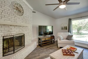 House (4 Bedrooms) | Interior - ~ 3 Mi to Dtwn Mckinney: Suburban Texas Retreat (McKinney)