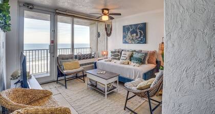 Walk to Shore! Top-floor Daytona Beach Condo