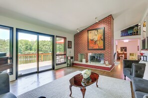 House (5 Bedrooms) | Interior