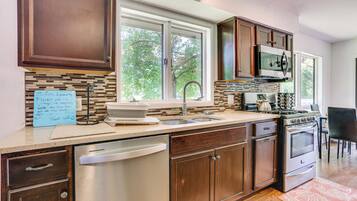 House (5 Bedrooms) | Interior