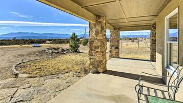 House (5 Bedrooms) | Interior