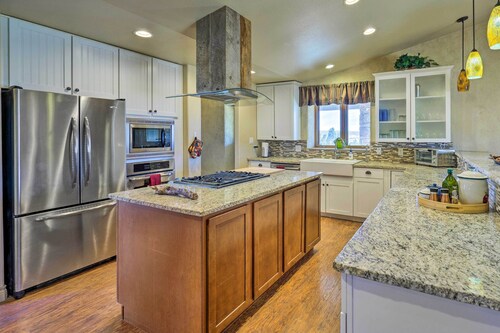 Beulah Home w/ Wraparound Porch & Mtn Views