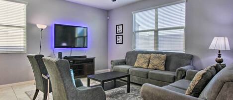 Casa (4 Bedrooms) | Area soggiorno | TV