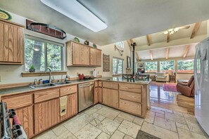 المنشأة من الداخل