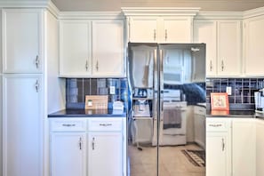 House (3 Bedrooms) | Interior - Pet-friendly Home w/ Patio - 3 Mi to Houston Zoo! (Houston)