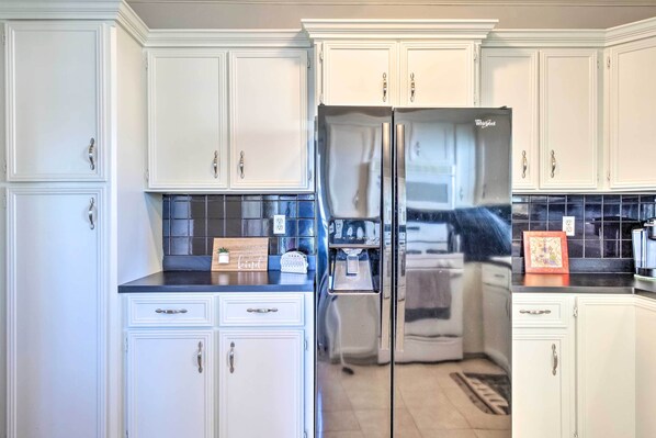 House (3 Bedrooms) | Interior - Pet-friendly Home w/ Patio - 3 Mi to Houston Zoo! (Houston)