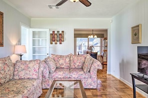 House (3 Bedrooms) | Living area | TV - Pet-friendly Home w/ Patio - 3 Mi to Houston Zoo! (Houston)