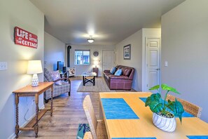 Apartment (2 Bedrooms) | Interior - Anacortes Condo - Walk to Town, Marina, + Bay! (Anacortes)