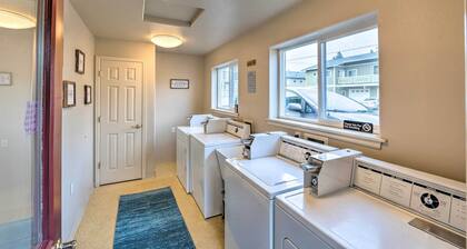 Anacortes Condo - Walk to Town, Marina, + Bay!