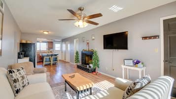 Apartment (2 Bedrooms) | Living area | TV, fireplace