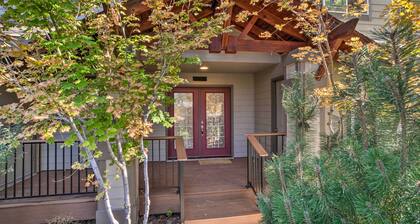 Bright Klamath Falls Townhome w/ Resort Perks