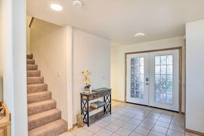 Apartment (4 Bedrooms) | Interior - Bright Klamath Falls Townhome w/ Resort Perks (Klamath Falls)