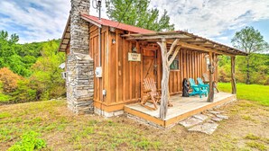 A rustic cabin with a stone chimney, wooden walls, and a porch with Adirondack chairs. - Mountian View Retreat < 2 Mi to White River! (Mountain View)
