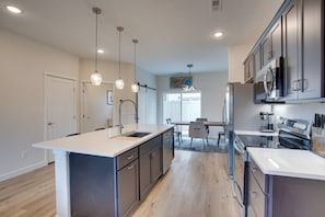 Apartment (2 Bedrooms) | Interior - Modern Townhome ~ 3 Mi to Dtwn Grand Junction (Grand Junction)