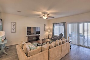 House (3 Bedrooms) | Interior - Sunny Bullhead City Home w/ Patio & Mnt View! (Bullhead City)