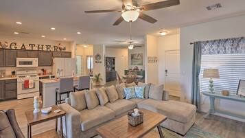 House (3 Bedrooms) | Interior