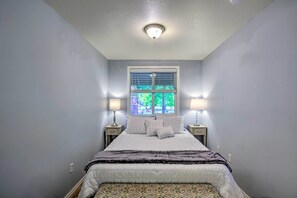 Cottage (1 Bedroom) | Interior - Cozy Cottage on Flower Farm w/ Baker Creek Views! (McMinnville)