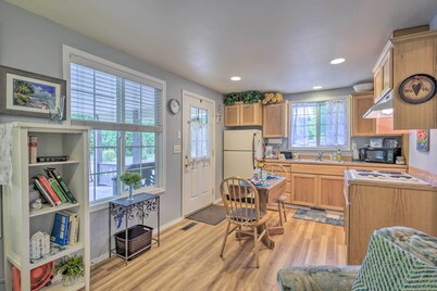 Cozy Cottage on Flower Farm w/ Baker Creek Views!