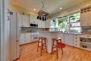 House (4 Bedrooms) | Interior