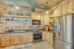 المنشأة من الداخل