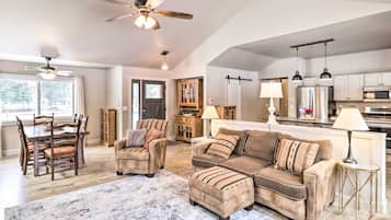 House (3 Bedrooms) | Interior