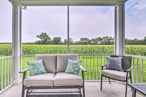 Apartment (3 Bedrooms) | Interior - 4 Mi to Bethany Beach: Townhome w/ Screened Porch (Millville)