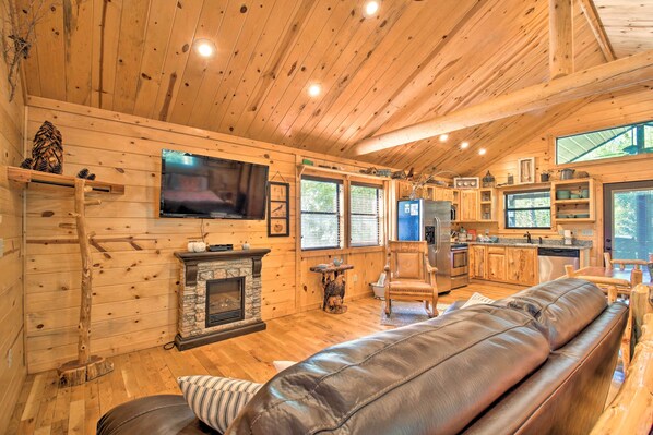 Apartment (0 Bedroom) | Interior - Broken Bow Hideaway w/ Hot Tub & Fire Pit! (Broken Bow)