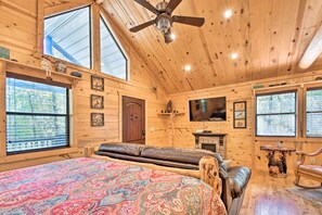 Apartment (0 Bedroom) | Interior - Broken Bow Hideaway w/ Hot Tub & Fire Pit! (Broken Bow)